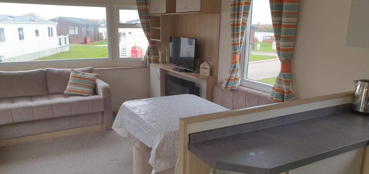 Ksr Hot Tub Holiday Home At Tattershall Lakes 外观 照片